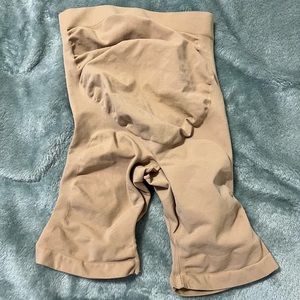 Skims maternity sculpting shorts L/XL